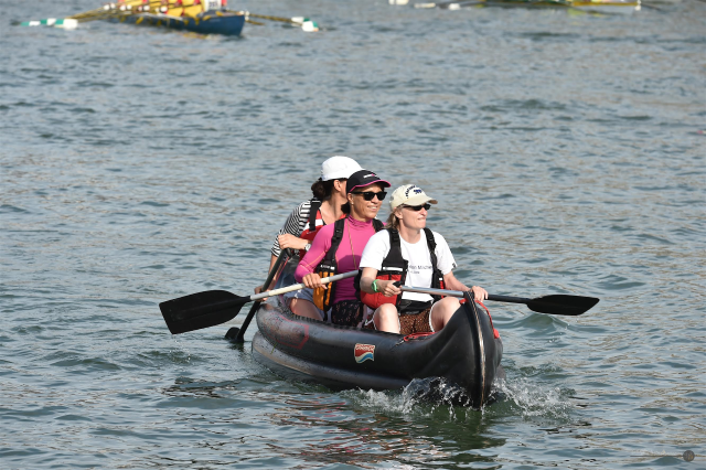 Unsere Teilnehmerinnen in ihrem Boot